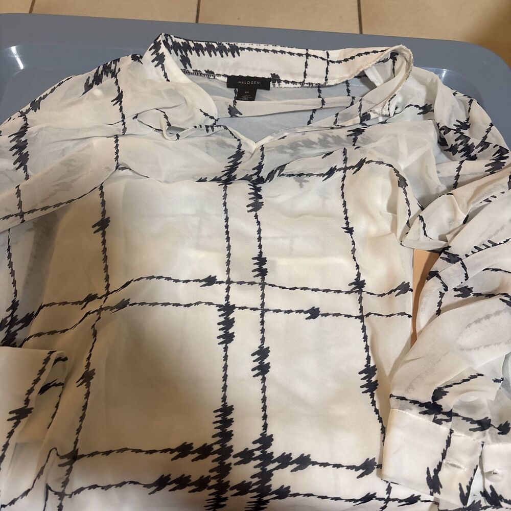 Halogen Blue White Long Sleeve Sheer Blouse V-Neck Womens Size Médium With Thank